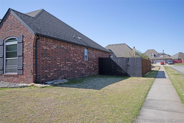 3302 S 208th East Avenue, Broken Arrow, OK 74014