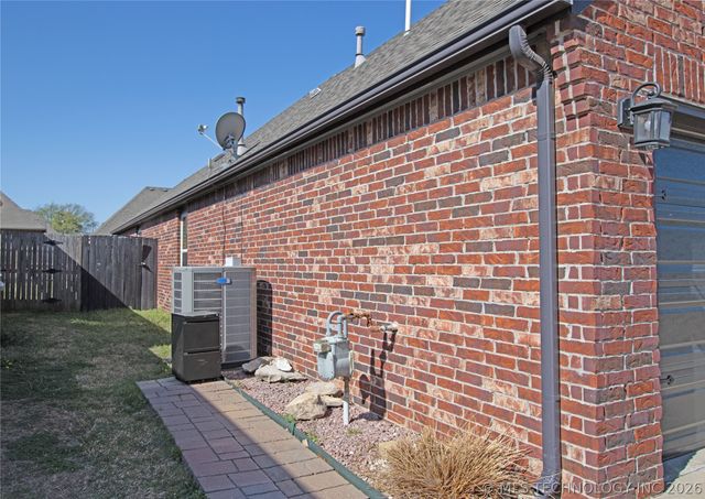 3302 S 208th East Avenue, Broken Arrow, OK 74014