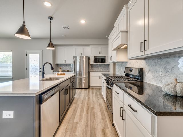 8902 N 73rd East Place, Owasso, OK 74055