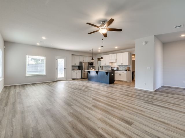 8902 N 73rd East Place, Owasso, OK 74055