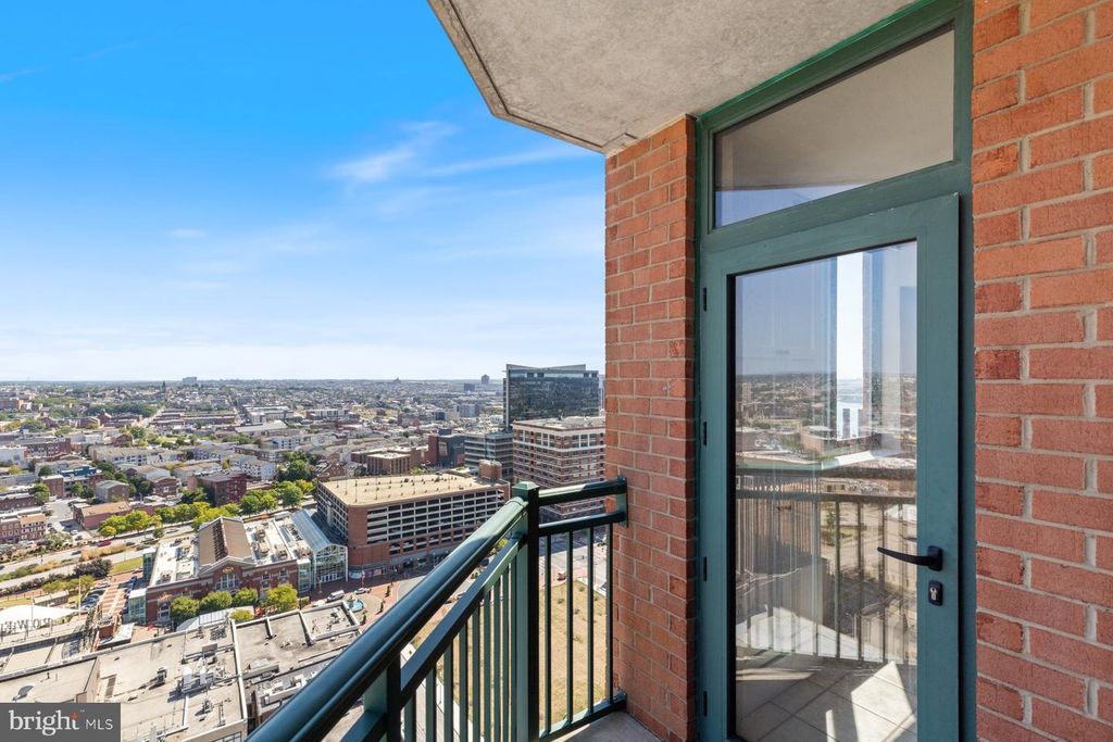 Image 12 of property listing at 414 WATER ST #2512, Baltimore, MD 21202