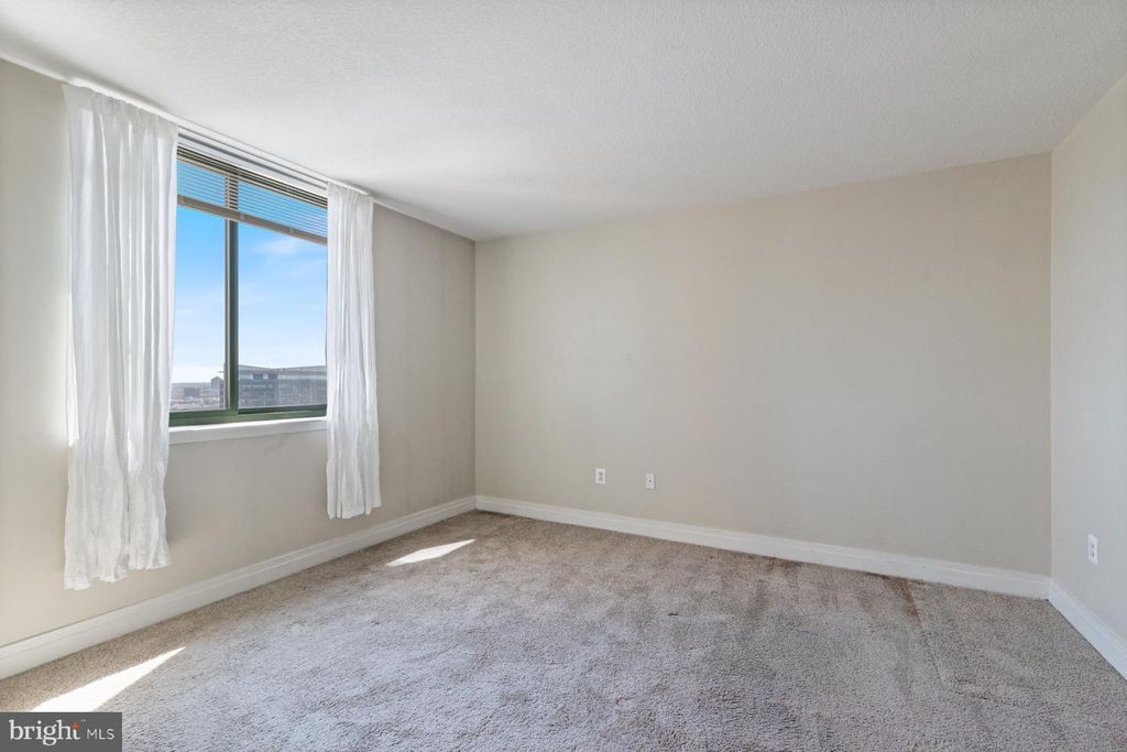 Image 14 of property listing at 414 WATER ST #2512, Baltimore, MD 21202