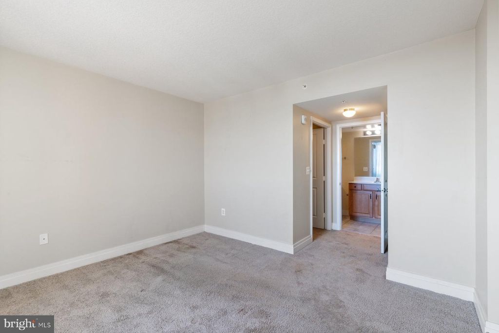 Image 16 of property listing at 414 WATER ST #2512, Baltimore, MD 21202