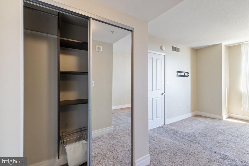 Image 18 of property listing at 414 WATER ST #2512, Baltimore, MD 21202