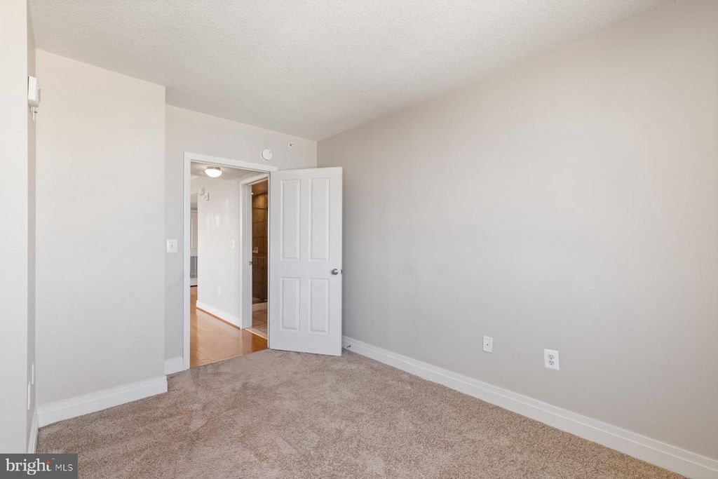 Image 23 of property listing at 414 WATER ST #2512, Baltimore, MD 21202
