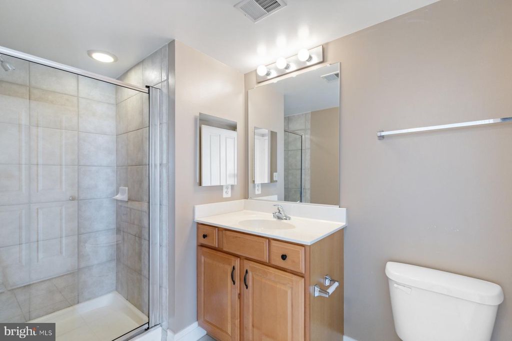 Image 24 of property listing at 414 WATER ST #2512, Baltimore, MD 21202