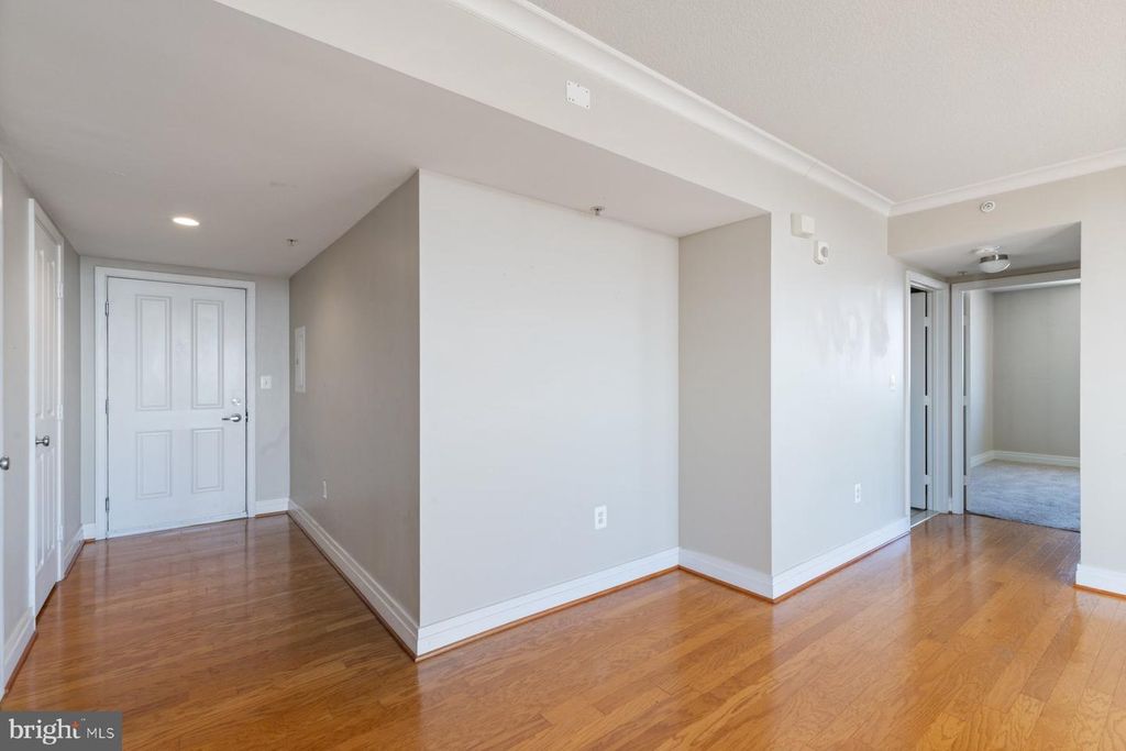 Image 26 of property listing at 414 WATER ST #2512, Baltimore, MD 21202