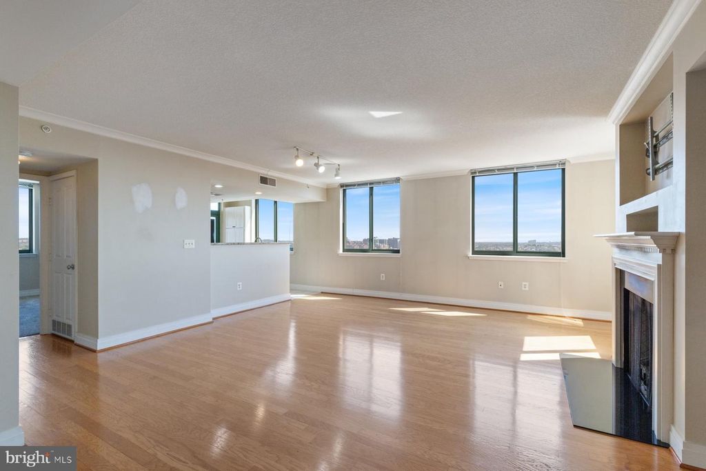 Image 3 of property listing at 414 WATER ST #2512, Baltimore, MD 21202