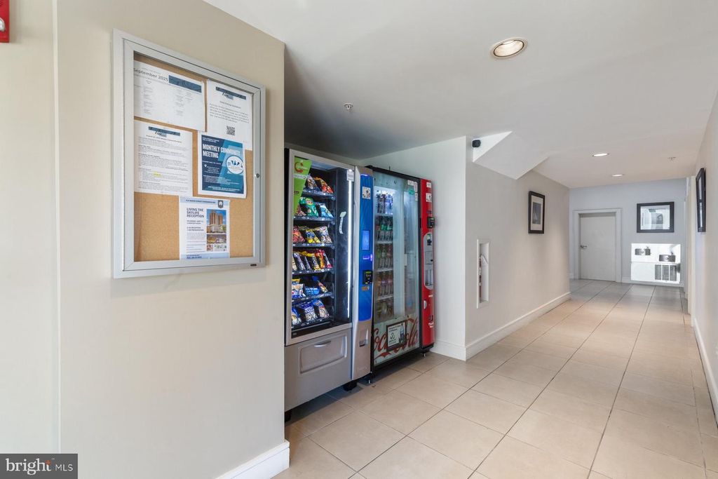 Image 32 of property listing at 414 WATER ST #2512, Baltimore, MD 21202