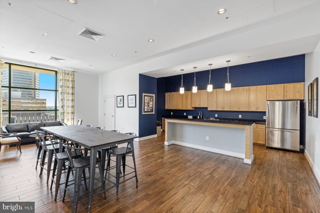 Image 33 of property listing at 414 WATER ST #2512, Baltimore, MD 21202
