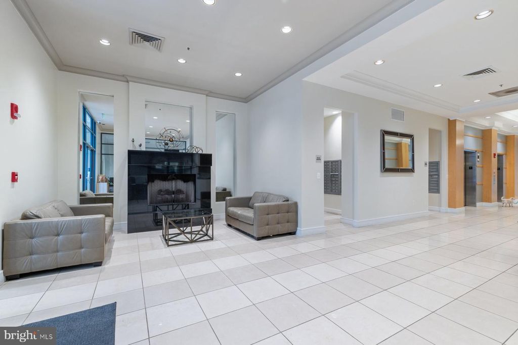 Image 38 of property listing at 414 WATER ST #2512, Baltimore, MD 21202