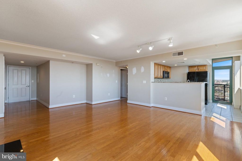 Image 5 of property listing at 414 WATER ST #2512, Baltimore, MD 21202