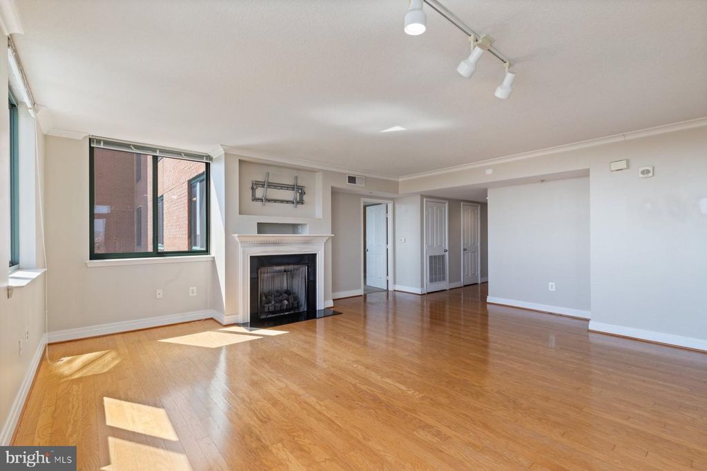 Image 6 of property listing at 414 WATER ST #2512, Baltimore, MD 21202