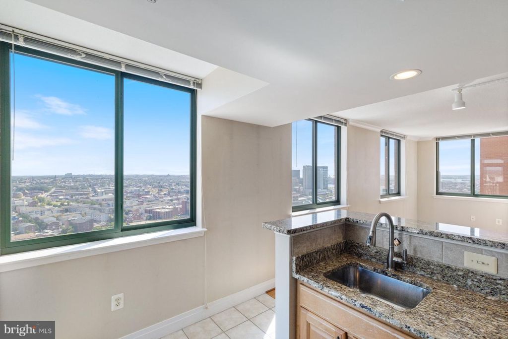 Image 9 of property listing at 414 WATER ST #2512, Baltimore, MD 21202