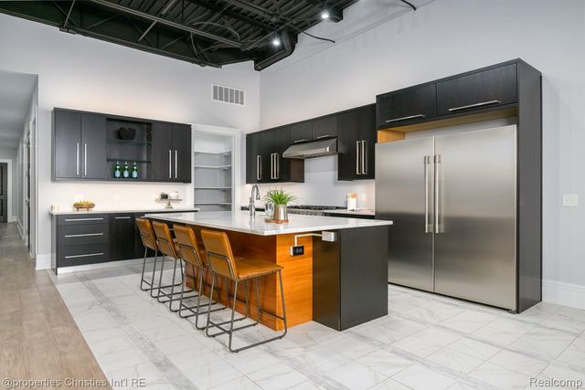 32686 Woodward Avenue E, Royal Oak, MI 48073