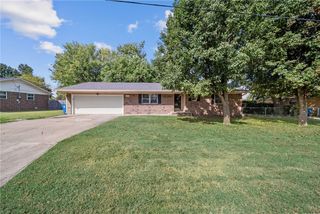 2401 SE 16th Street, Bentonville, AR 72712