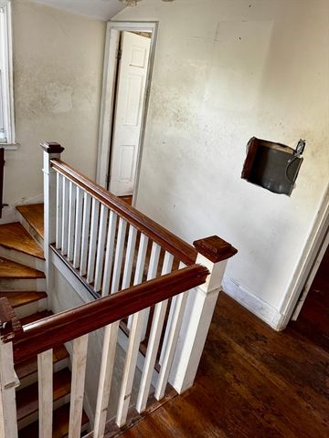 12 Alexander Rd, Worcester, MA 01606