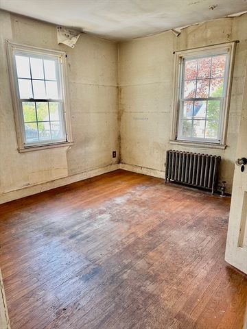 12 Alexander Rd, Worcester, MA 01606