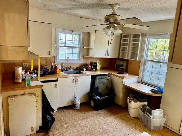 12 Alexander Rd, Worcester, MA 01606