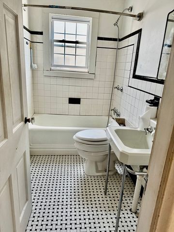 12 Alexander Rd, Worcester, MA 01606