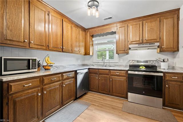 210 Azalea DR, Smithfield, VA 23430