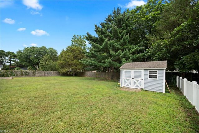 210 Azalea DR, Smithfield, VA 23430