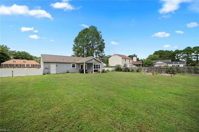 210 Azalea DR, Smithfield, VA 23430