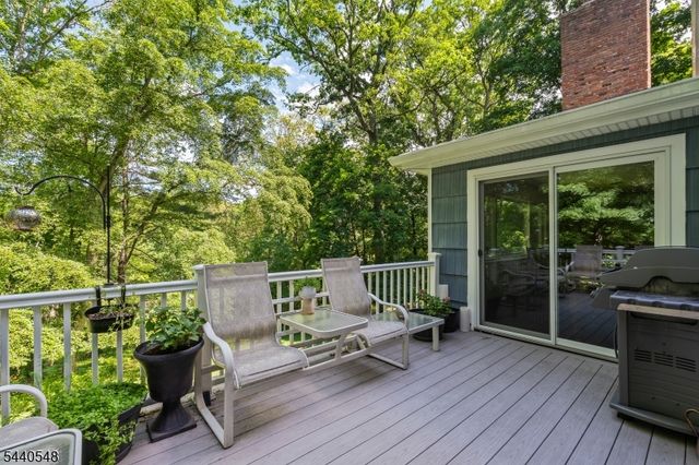 60 Brook Dr, Watchung Boro, NJ 07069