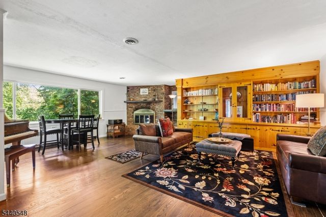 60 Brook Dr, Watchung Boro, NJ 07069