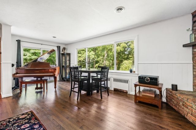 60 Brook Dr, Watchung Boro, NJ 07069