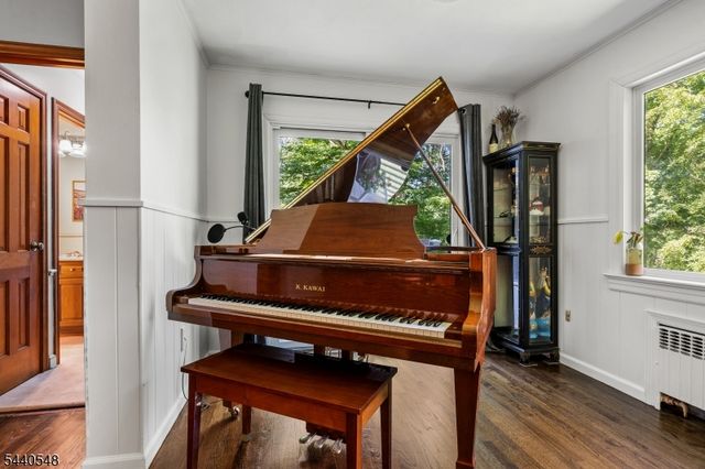 60 Brook Dr, Watchung Boro, NJ 07069