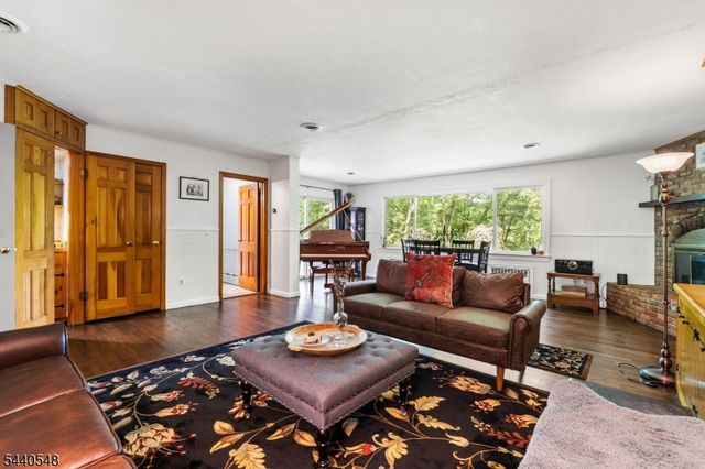 60 Brook Dr, Watchung Boro, NJ 07069