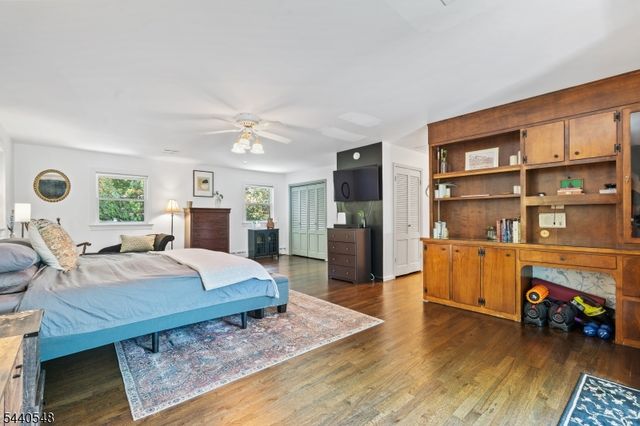 60 Brook Dr, Watchung Boro, NJ 07069