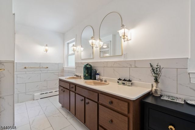 60 Brook Dr, Watchung Boro, NJ 07069