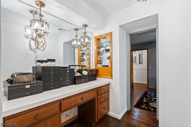 60 Brook Dr, Watchung Boro, NJ 07069
