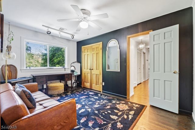 60 Brook Dr, Watchung Boro, NJ 07069