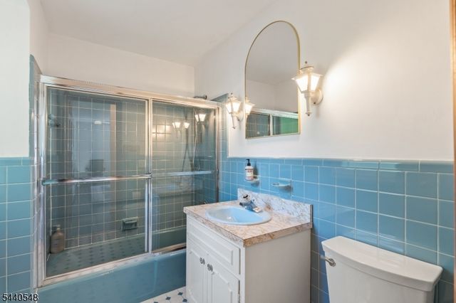 60 Brook Dr, Watchung Boro, NJ 07069