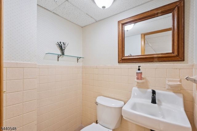 60 Brook Dr, Watchung Boro, NJ 07069