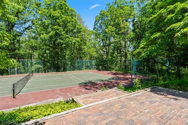 60 Brook Dr, Watchung Boro, NJ 07069