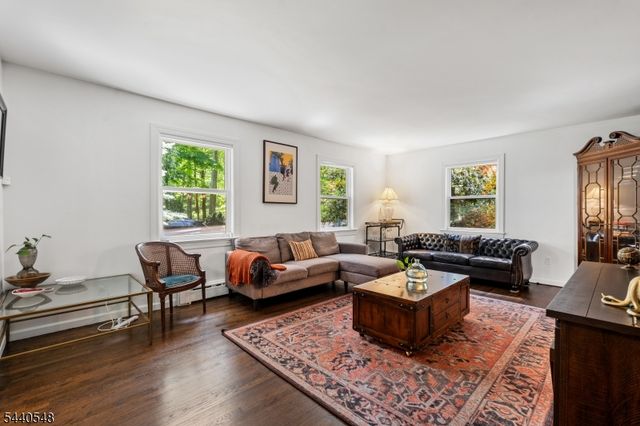 60 Brook Dr, Watchung Boro, NJ 07069
