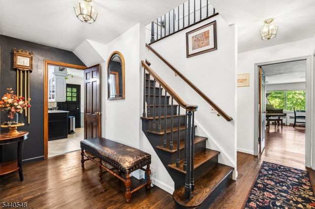 60 Brook Dr, Watchung Boro, NJ 07069