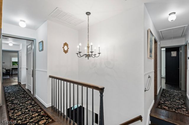 60 Brook Dr, Watchung Boro, NJ 07069
