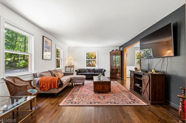 60 Brook Dr, Watchung Boro, NJ 07069