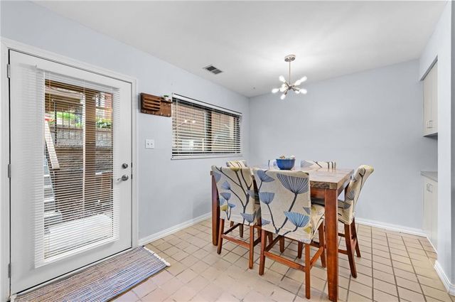 445 W 10th Street, Kansas City, MO 64105