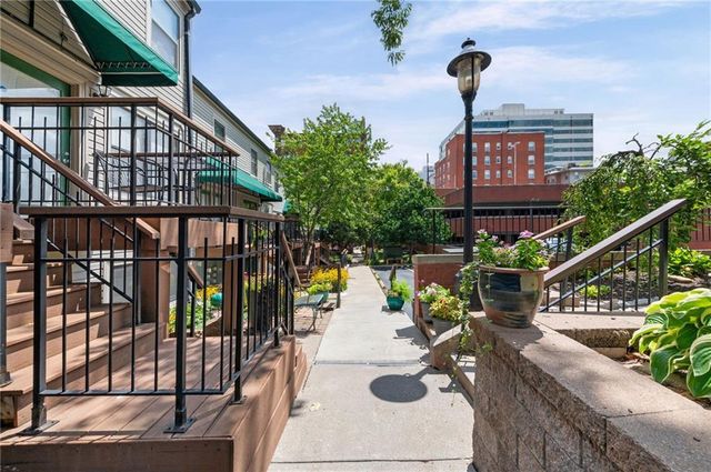 445 W 10th Street, Kansas City, MO 64105