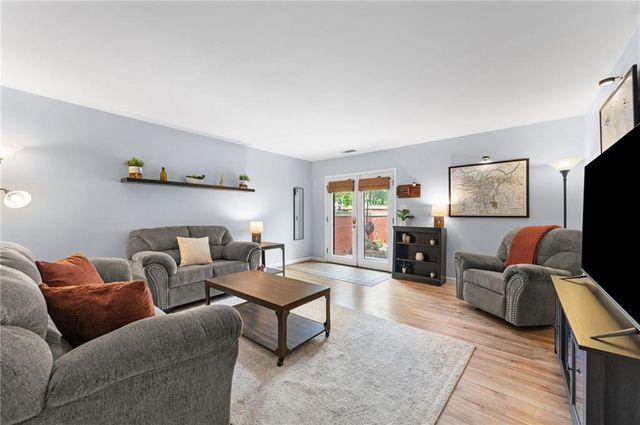 445 W 10th Street, Kansas City, MO 64105