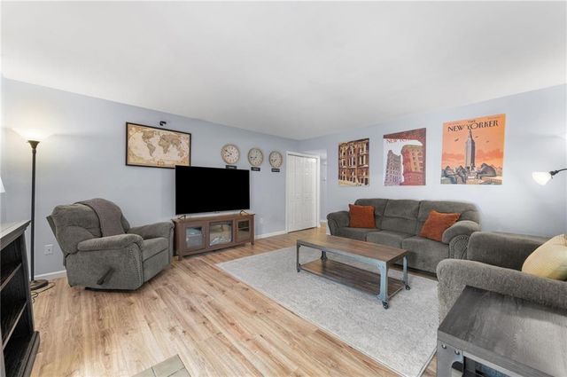 445 W 10th Street, Kansas City, MO 64105