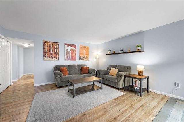 445 W 10th Street, Kansas City, MO 64105