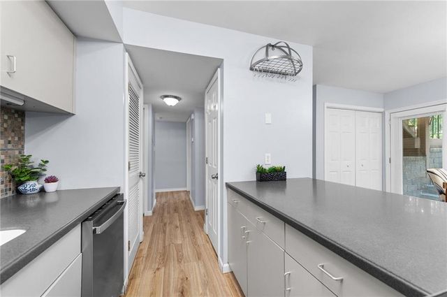 445 W 10th Street, Kansas City, MO 64105