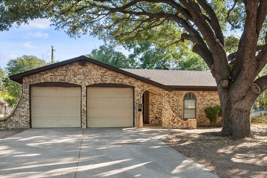 316 NW Summercrest Boulevard, Burleson, TX 76028 — photo 4